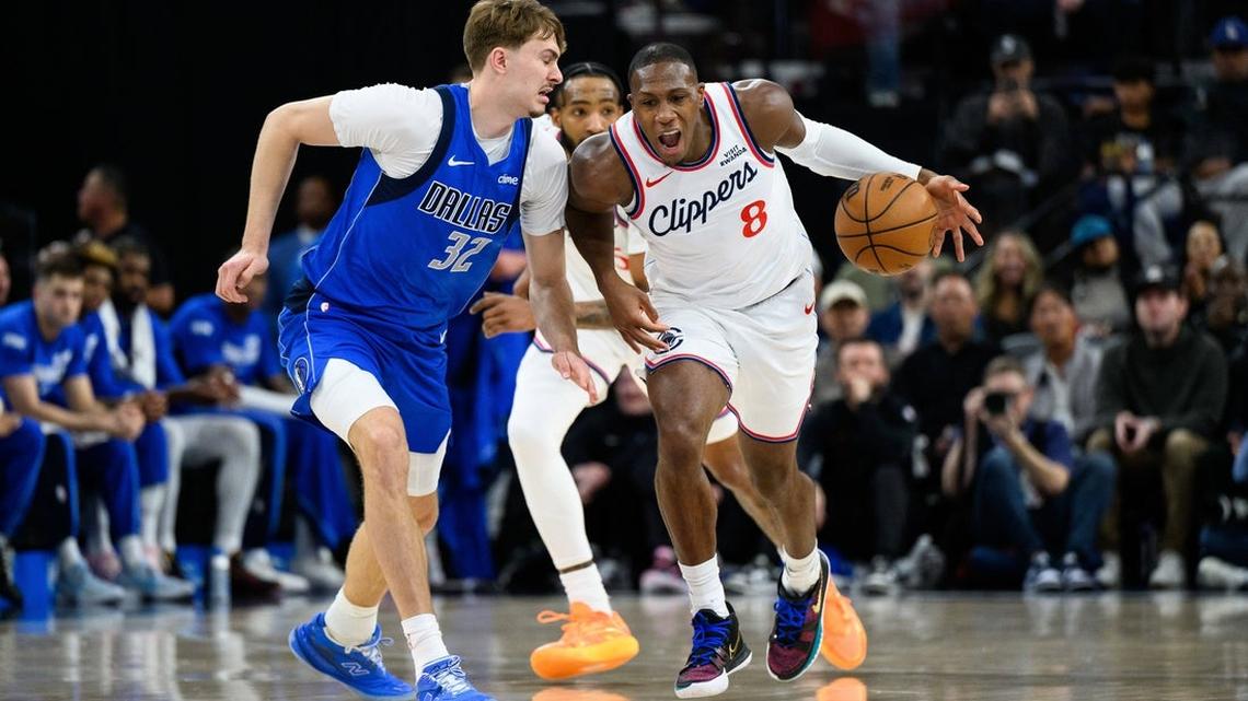 Clippers squander big early lead but hold off Mavs 