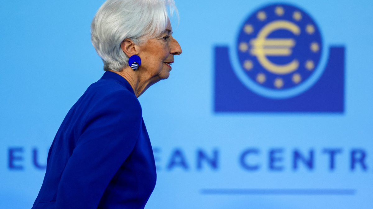 European Central Bank (ECB) President Christine Lagarde walks following the Governing Council's meeting, in Frankfurt, Germany June 11, 2026. REUTERS/Heiko Becker