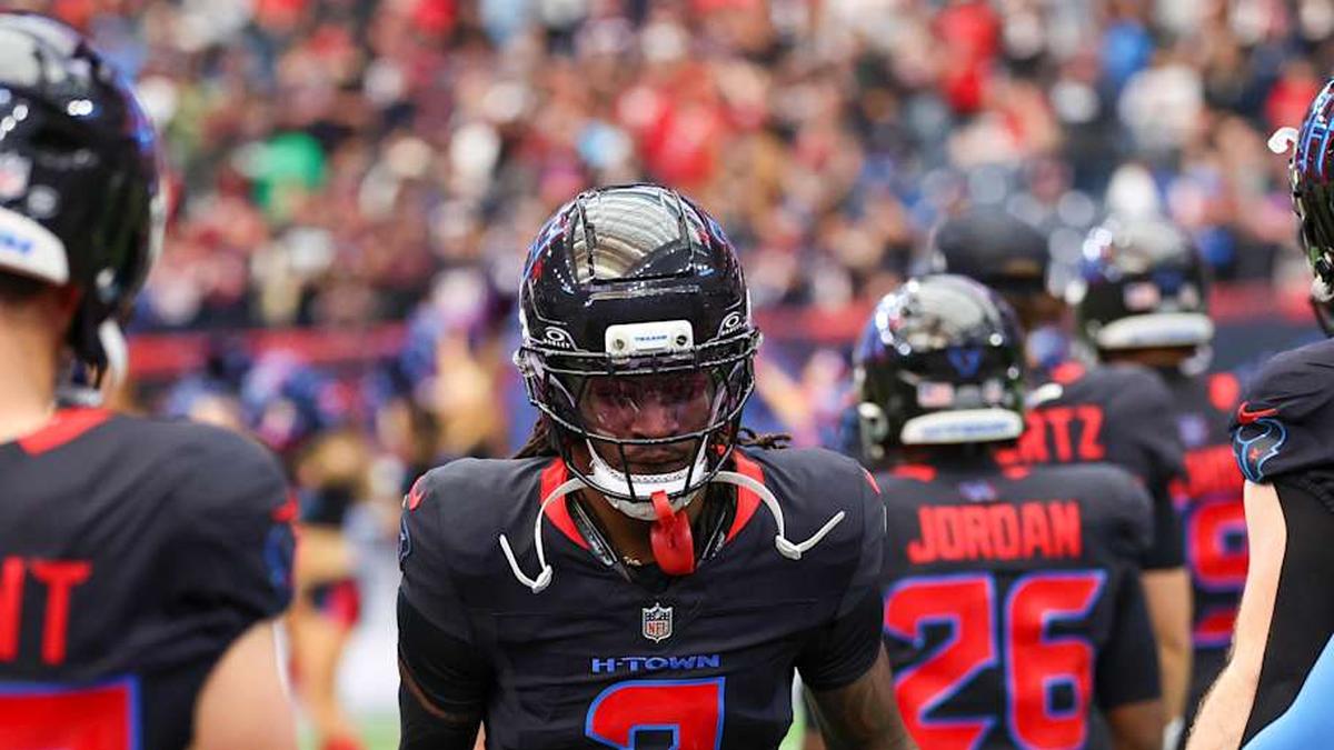  Jan 4, 2026; Houston, Texas, USA; Houston Texans safety Calen Bullock (2) is introduced before playing against the Indianapolis Colts at NRG Stadium. Mandatory Credit: Thomas Shea-Imagn Images | Thomas Shea-Imagn Images 