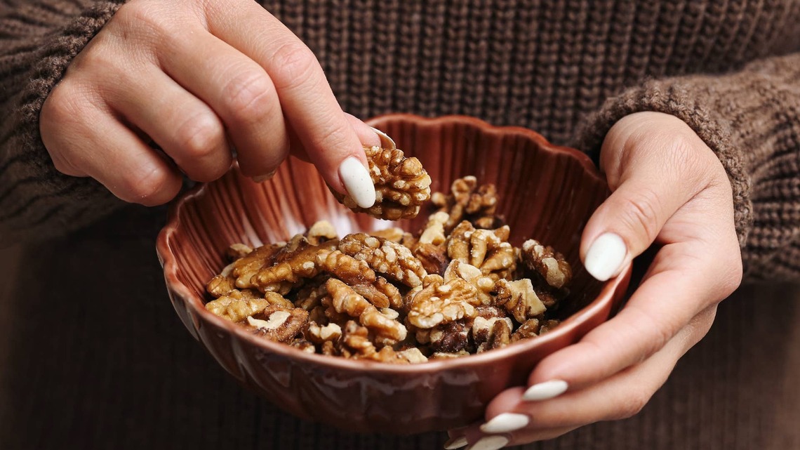 Here's Exactly What Happens to Your Brain When You Eat Walnuts