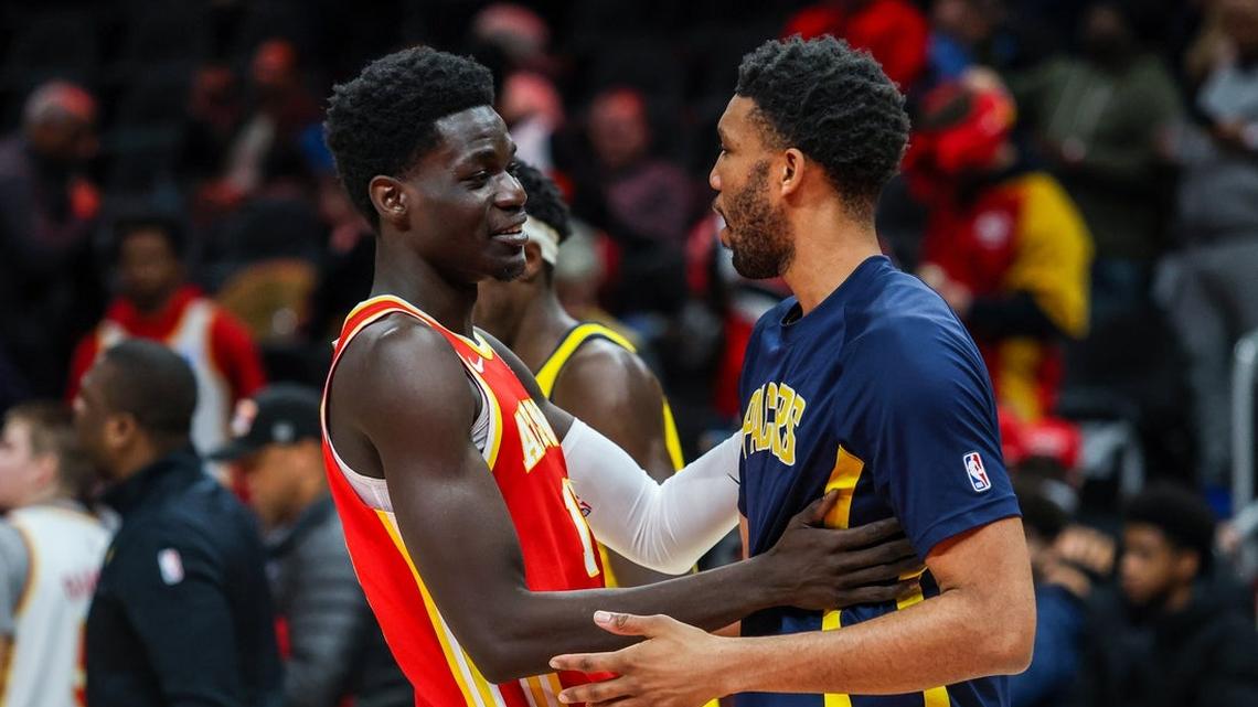 Hawks sign veteran C Tony Bradley