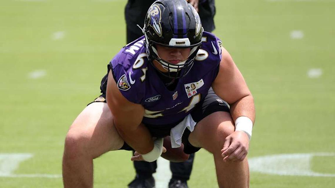  Jun 10, 2025; Baltimore, MD, USA; Baltimore Ravens center Tyler Linderbaum (64) snaps the ball during an NFL OTA at Under Armour Performance Center. Mandatory Credit: Daniel Kucin Jr.-Imagn Images | Daniel Kucin Jr.-Imagn Images 