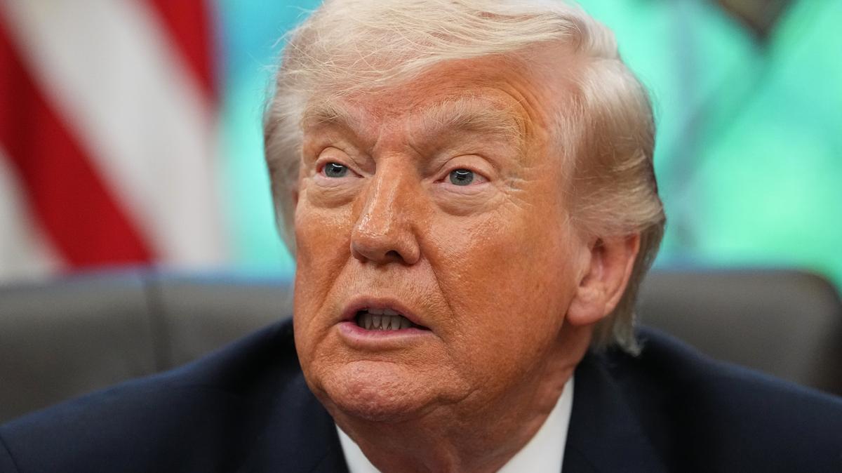 Trump NASA Artemis Moonshot. President Donald Trump speaks to reporters as he meets with NASA's Artemis II astronauts Victor Glover, Christina Koch, Reid Wiseman and Jeremy Hansen in the Oval Office of the White House, Wednesday, April 29, 2026, in Washington. 