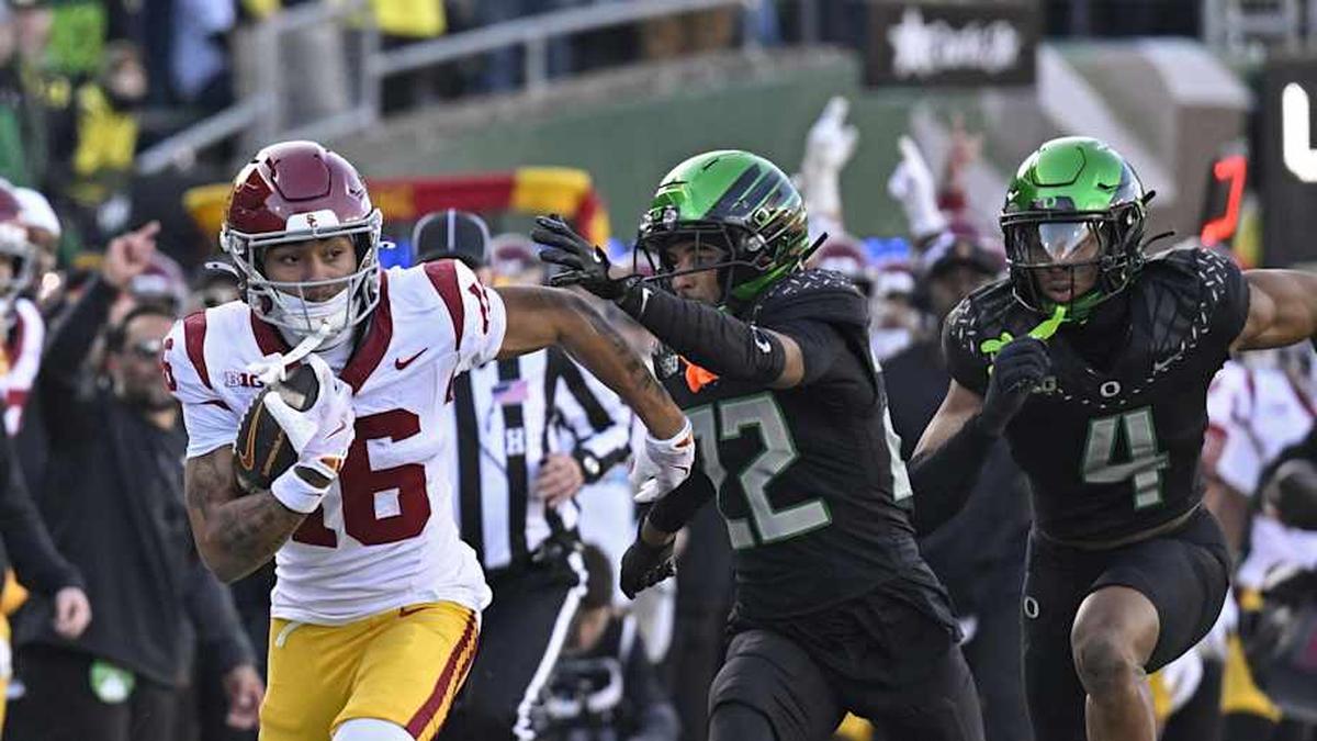  Nov 22, 2025; Eugene, Oregon, USA; Southern California Trojans wide receiver Tanook Hines (16) runs with the ball during the first half against the Oregon Ducks at Autzen Stadium. Mandatory Credit: Troy Wayrynen-Imagn Images | Troy Wayrynen-Imagn Images 