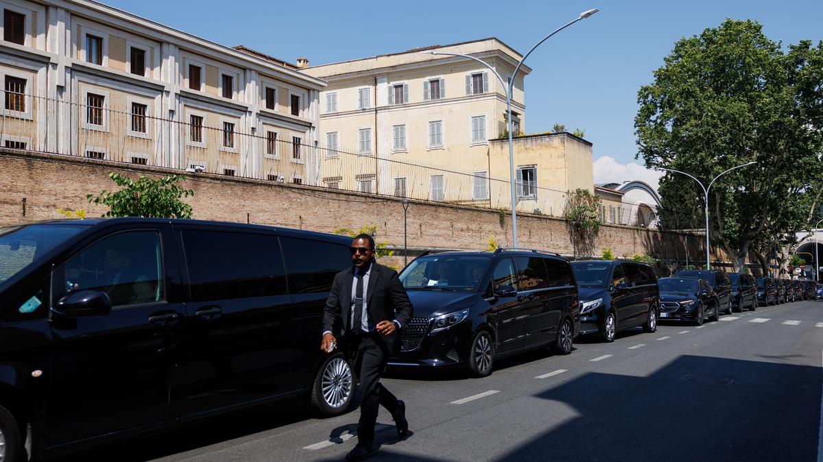 Members of the Chicago delegation wait to enter the Vatican gates before meeting with Pope Leo XIV on May 28, 2026. (Armando L. Sanchez/Chicago Tribune/TNS)