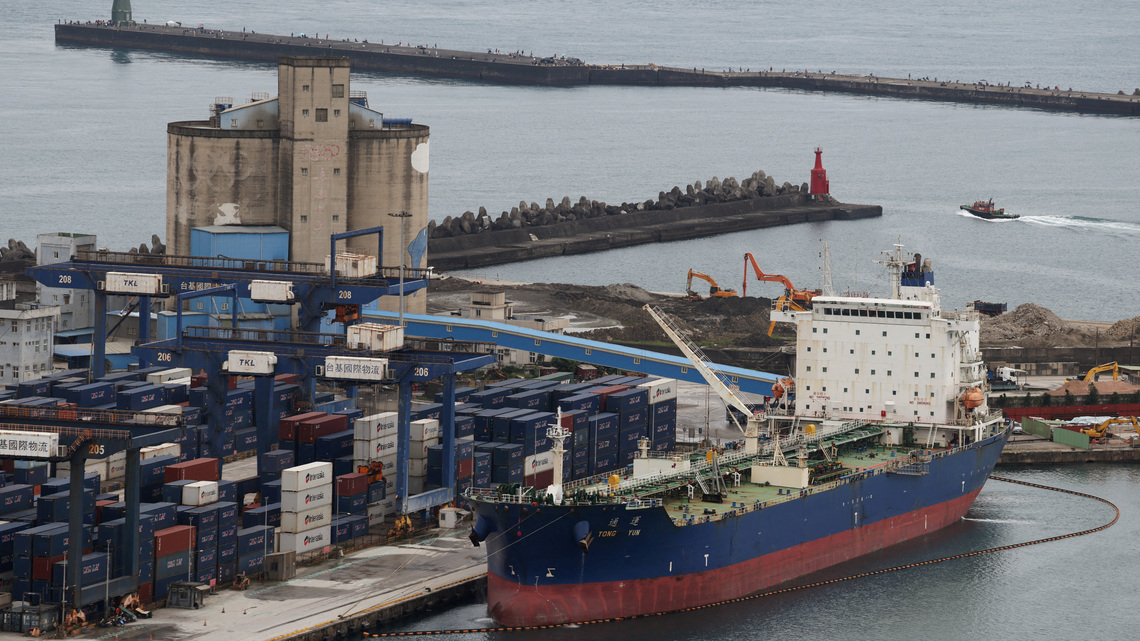 Oil hits $100 after Houthi attack on Saudi tankers worsens oil supply disruption 