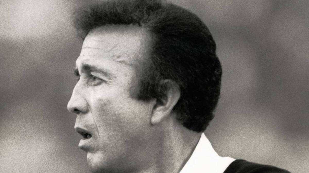  Jan 5, 1986; Los Angeles, CA, USA; FILE PHOTO; Los Angeles Raiders head coach Tom Flores on the sidelines during the AFC Divisional playoff game against the New England Patriots. The Patriots beat the Raiders 27-20. Mandatory Credit: Malcolm Emmons-Imagn Images | Malcolm Emmons-Imagn Images 
