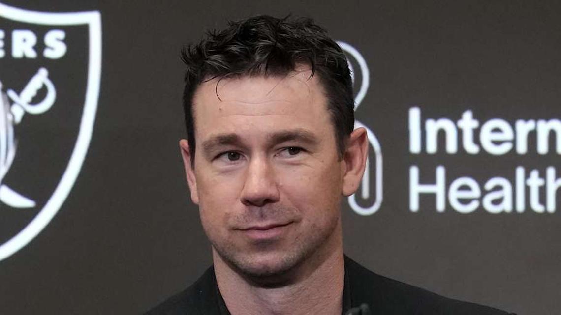  Apr 24, 2026; Henderson, NV, USA; Las Vegas Raiders coach Klint Kubiak at press conference at Intermountain Healthcare Performance Center. Mandatory Credit: Kirby Lee-Imagn Images | Kirby Lee-Imagn Images 