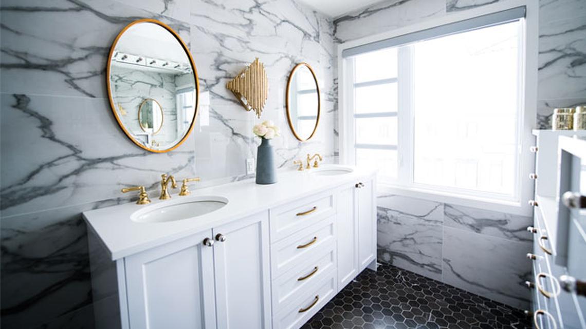 
        Declutter Bathrooms in 6 Simple Steps
       