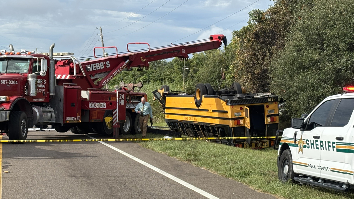 2 dead, including student, in Florida school bus crash 