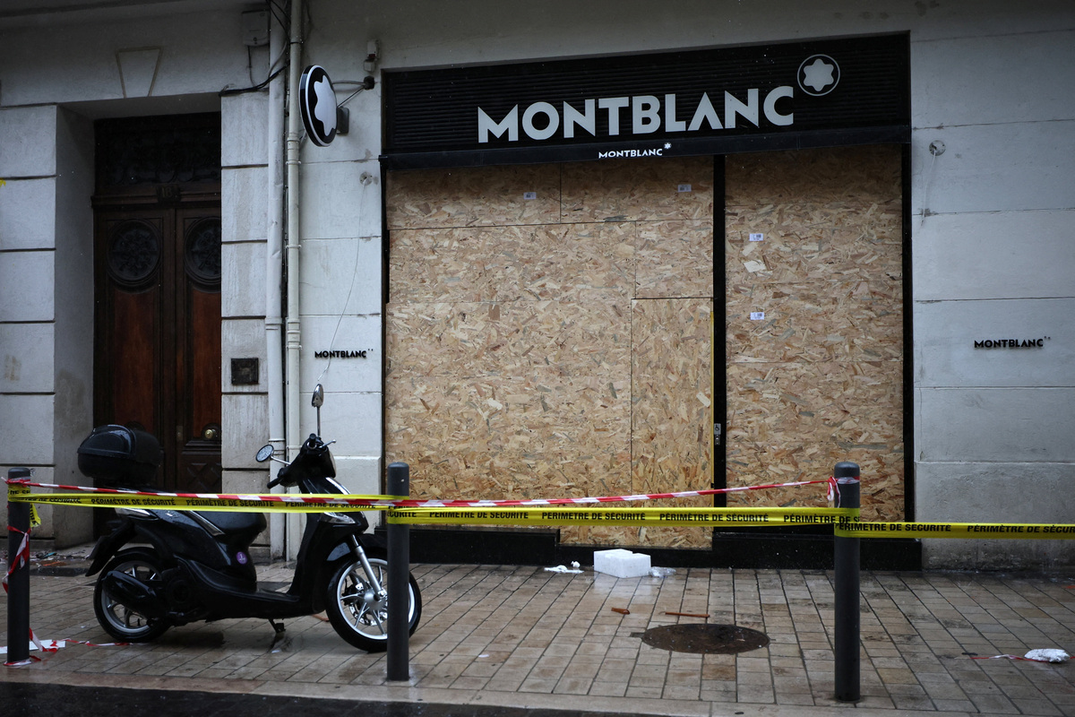 France's luxury stores board up windows ahead of fresh protests ...