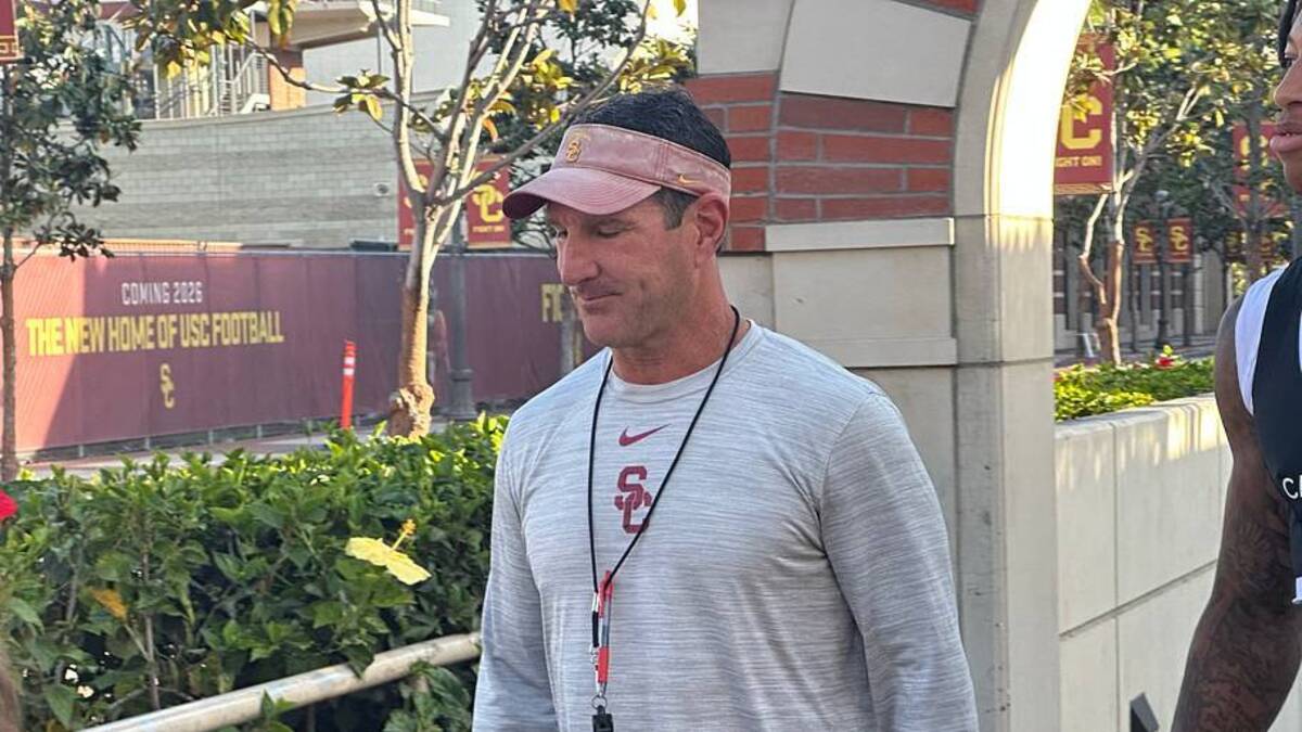  USC Trojans linebackers coach/special teams coordinator Mike Ekeler | USC Trojans on SI 