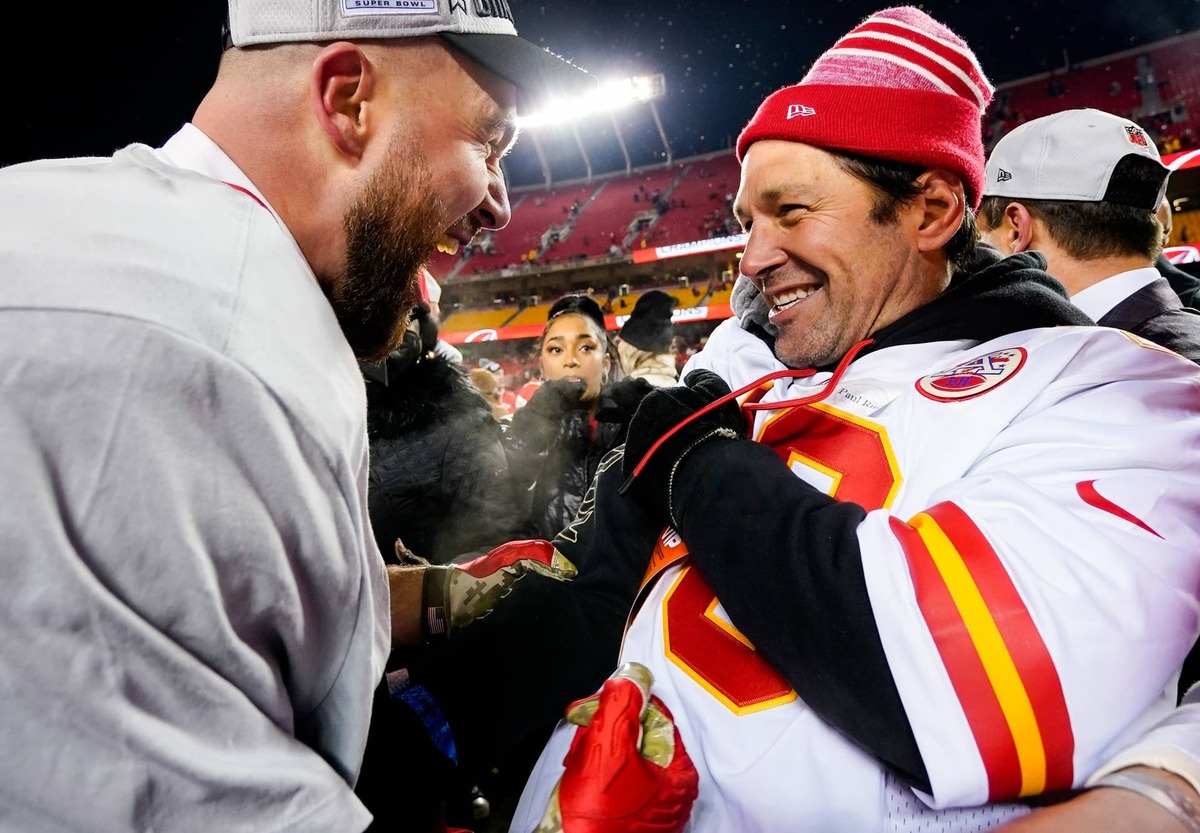  Kansas City Chiefs tight end Travis Kelce celebrates with film actor Paul Rudd after defeating the Cincinnati Bengals in the AFC Championship game at Arrowhead Stadium. Jay Biggerstaff-USA TODAY Sports
