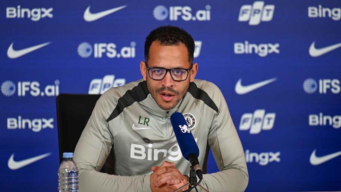  Rosenior's press conferences attracted unwanted attention. | Darren Walsh/Chelsea FC/Getty Images 