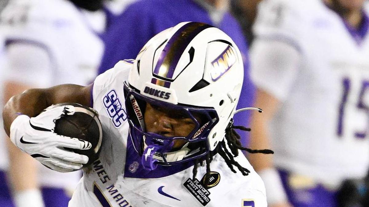  Dec 20, 2025; Eugene, OR, USA; James Madison Dukes running back Wayne Knight (3) rushes during the second quarter against the Oregon Ducks at Autzen Stadium. Mandatory Credit: Troy Wayrynen-Imagn Images | Troy Wayrynen-Imagn Images 
