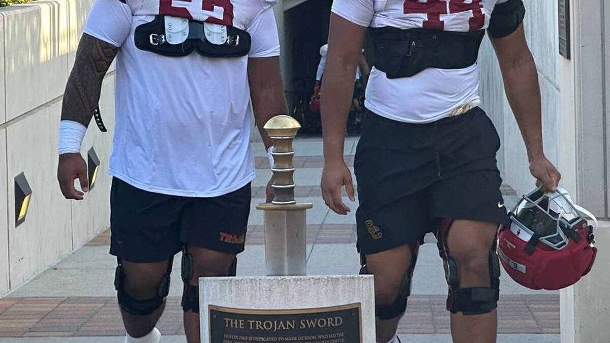  USC Trojans freshman defensive lineman Tomuhini Topui and defensive end Braeden Jones | USC Trojans on SI 