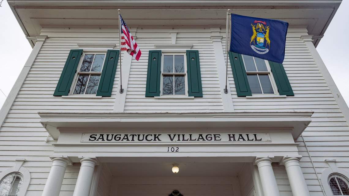 Saugatuck City Council approves first deer cull at Oval Beach