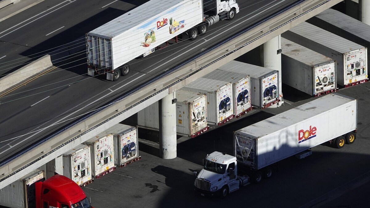 San Diego, CA – February 1: Big rigs pull Dole trailers in Barrio Logan on Wednesday, February 1, 2023. A deal between the Port of San Diego and Mitsubishi Cement Corp. for a storage facility at the 10th Avenue Marine Terminal has fallen through, officials announced Wednesday. (K.C. Alfred / The San Diego Union-Tribune)