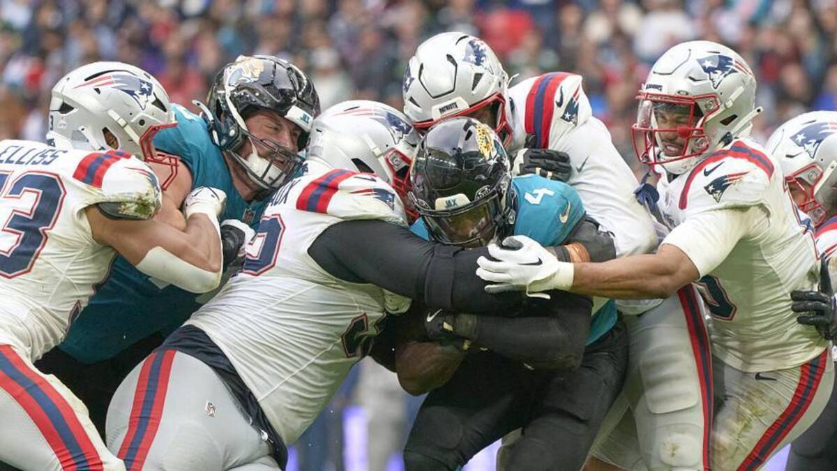  Oct 20, 2024; London, United Kingdom; Jacksonville Jaguars running back Tank Bigsby (4) carries the ball in the second half during an NFL International Series game at Wembley Stadium. Mandatory Credit: Peter van den Berg-Imagn Images | Peter van den Berg-Imagn Images 