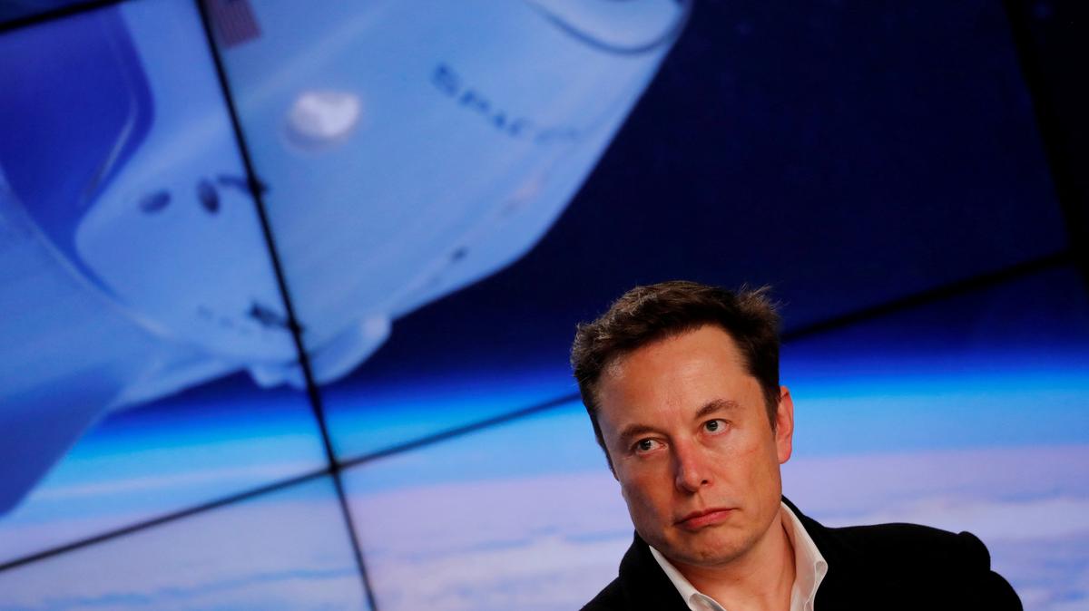 FILE PHOTO: SpaceX founder Elon Musk speaks at a post-launch press conference after the SpaceX Falcon 9 rocket, carrying the Crew Dragon spacecraft, lifted off on an uncrewed test flight to the International Space Station from the Kennedy Space Center in Cape Canaveral, Florida, U.S., March 2, 2019. REUTERS/Mike Blake/File Photo