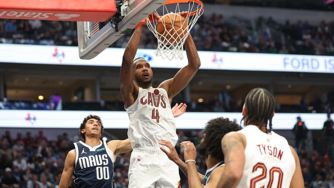 Evan Mobley scores 23 in first half as Cavs crush Mavs 