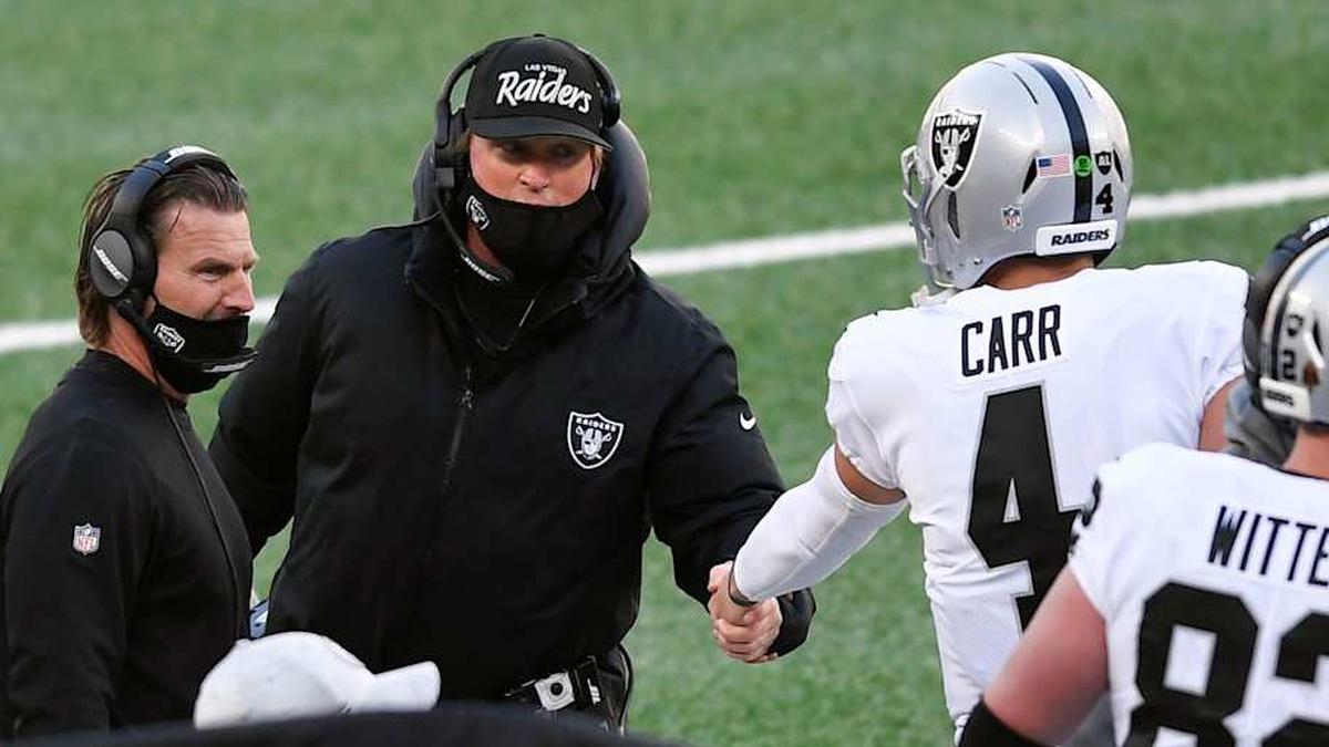  Las Vegas Raiders head coach Jon Gruden shakes quarterback Derek Carr's (4) hand after a touchdown in the first half against the New York Jets at MetLife Stadium on Sunday, Dec. 6, 2020, in East Rutherford. Nyj Vs Lv | Danielle Parhizkaran/NorthJersey.com via Imagn Content Services, LLC 