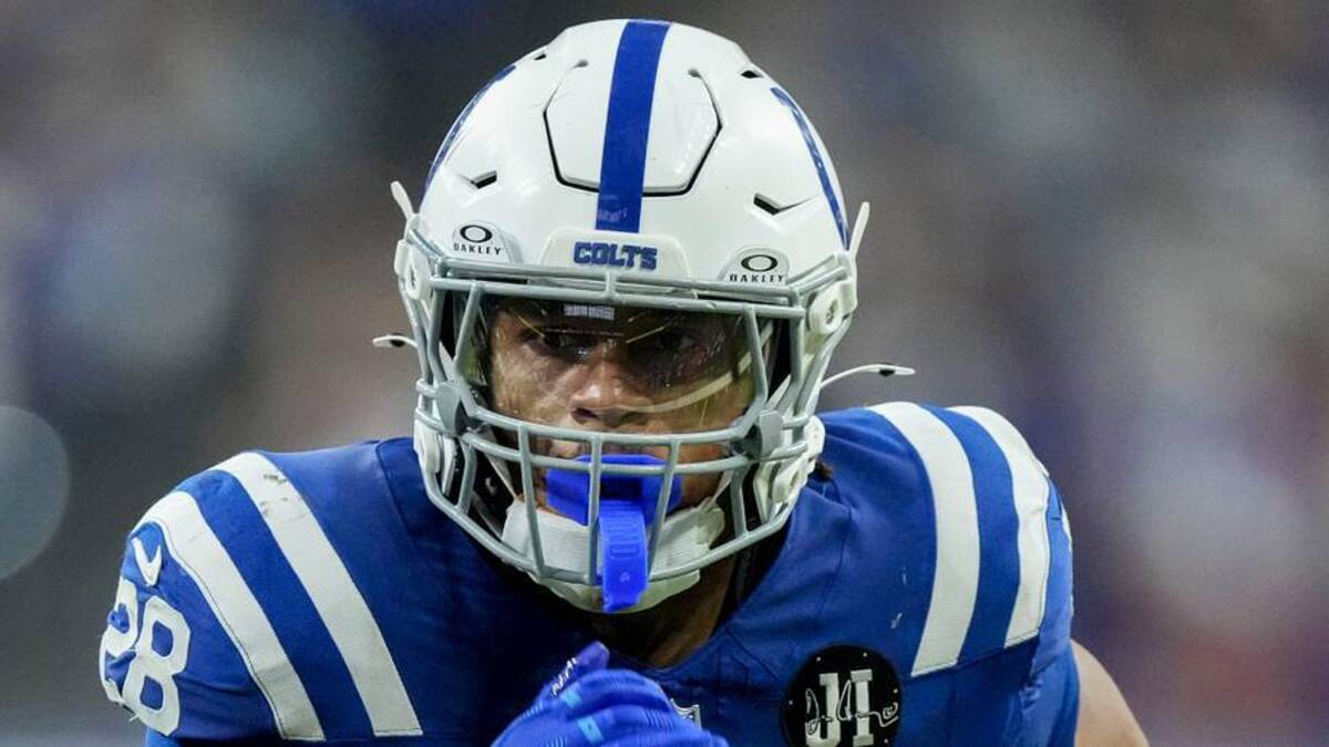 Indianapolis Colts running back Jonathan Taylor (28) rushes the ball Sunday, Dec. 28, 2025, during a game against the Jacksonville Jaguars at Lucas Oil Stadium in Indianapolis. | Grace Hollars/IndyStar / USA TODAY NETWORK via Imagn Images 