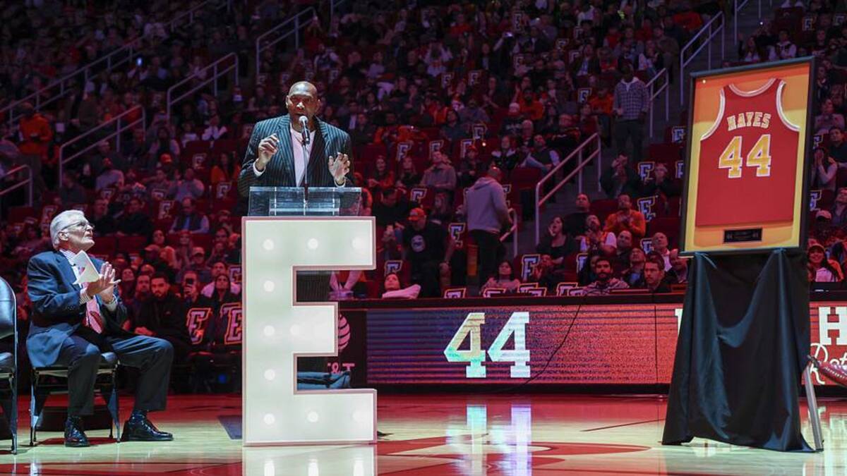  Elvin Hayes's No. 44 is retired by the Rockets | Troy Taormina-Imagn Images 