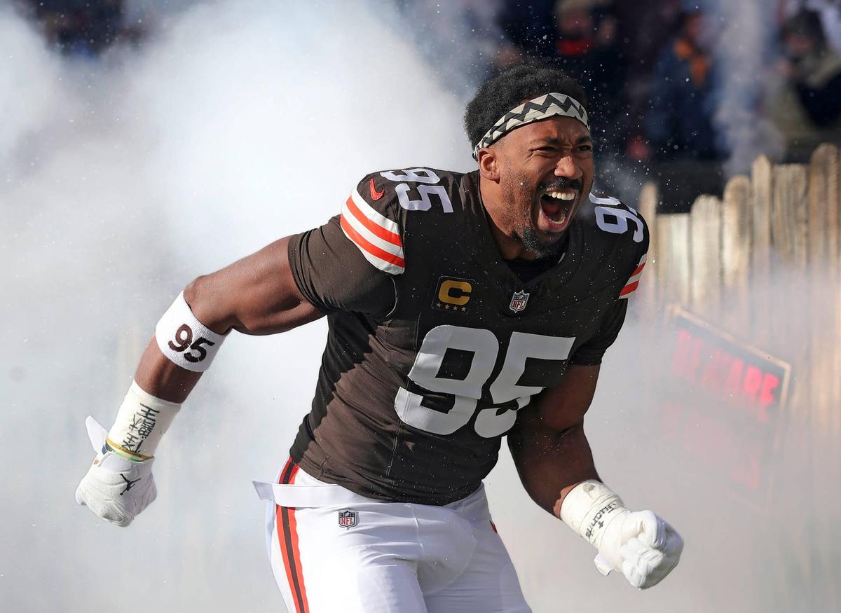  Cleveland Browns defensive end Myles Garrett takes the field before an NFL football game. Jeff Lange / USA TODAY NETWORK via Imagn Images