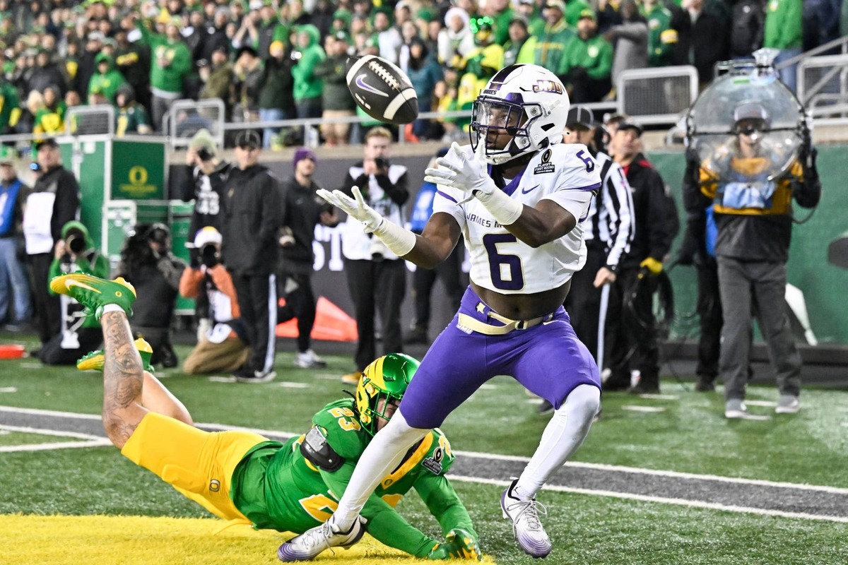  James Madison running back George Pettaway (6) makes a catch for a touchdown against Oregon at Autzen Stadium on Dec. 20, 2025, in Eugene, Oregon. Craig Strobeck-Imagn Images