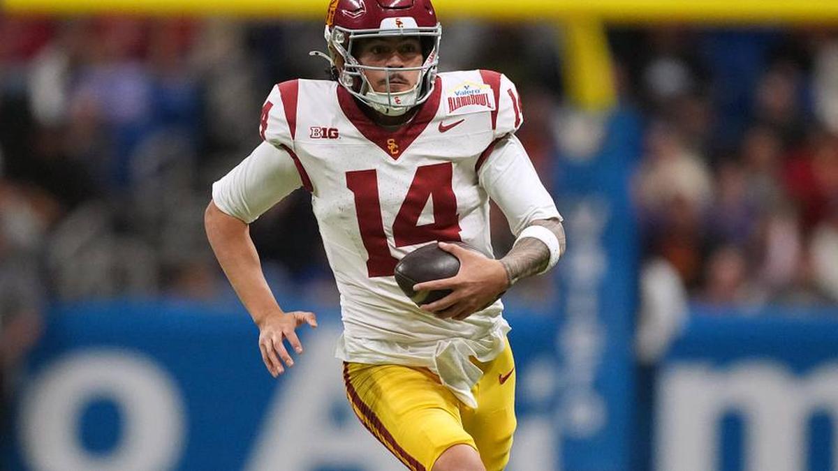  Dec 30, 2025; San Antonio, TX, USA; Southern California Trojans quarterback Jayden Maiava (14) carries the ball against the TCU Horned Frogs in the second half during the Alamo Bowl at Alamodome. Mandatory Credit: Kirby Lee-Imagn Images | Kirby Lee-Imagn Images 