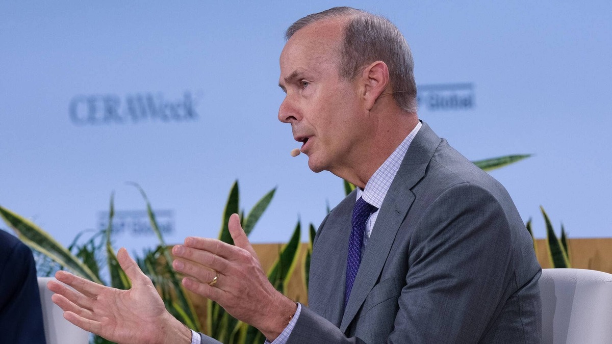  Chevron's U.S. refinery crude throughput set a record in March 2026, maintaining over 1 million barrels per day for the fifth consecutive quarter. 