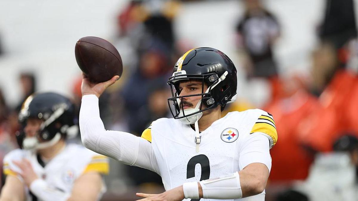  Dec 28, 2025; Cleveland, Ohio, USA; Pittsburgh Steelers quarterback Mason Rudolph (2) warms up before the game against the Cleveland Browns at Huntington Bank Field. Mandatory Credit: Scott Galvin-Imagn Images | Scott Galvin-Imagn Images 