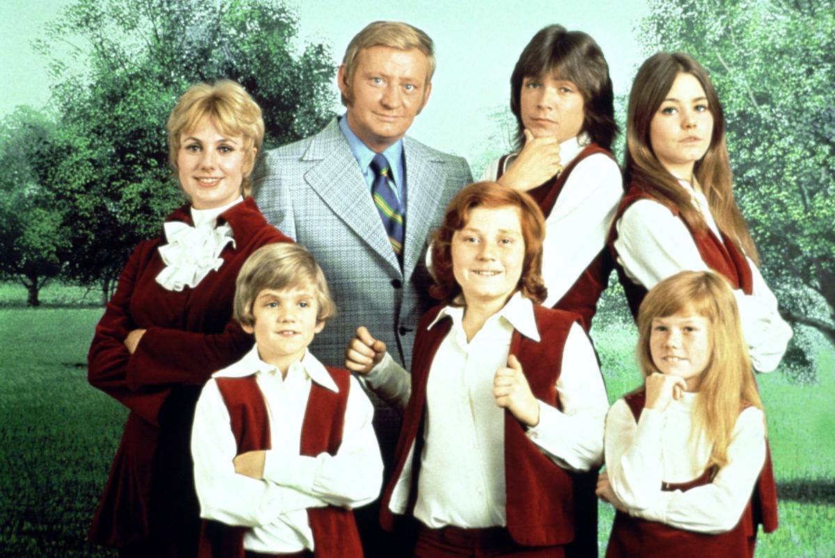 THE PARTRIDGE FAMILY, Shirley Jones, Brian Forster, Dave Madden, Danny Bonaduce, David Cassidy, Susan Dey, Suzanne Crough,Courtesy the Everett Collection