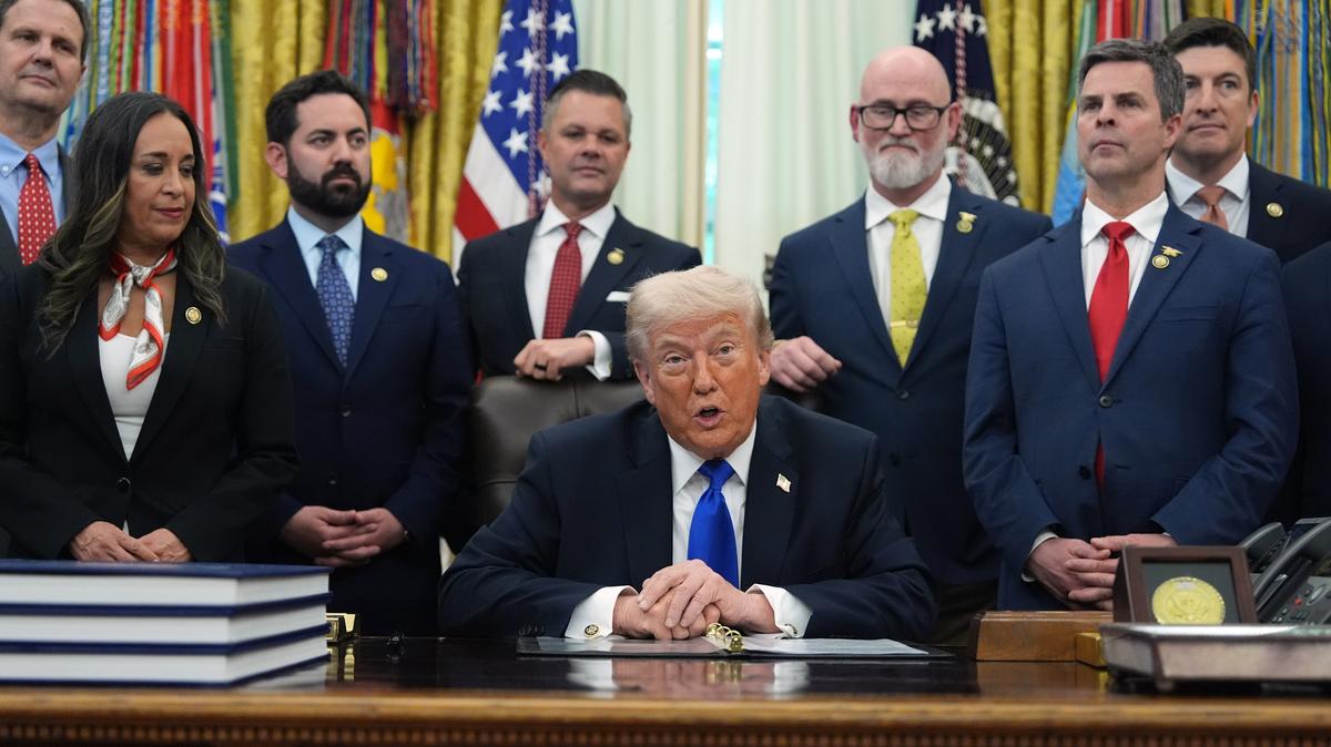 Trump. President Donald Trump speaks before signing an executive order regarding retirement savings in the Oval Office of the White House, Thursday, April 30, 2026, in Washington. (AP Photo/Alex Brandon)
