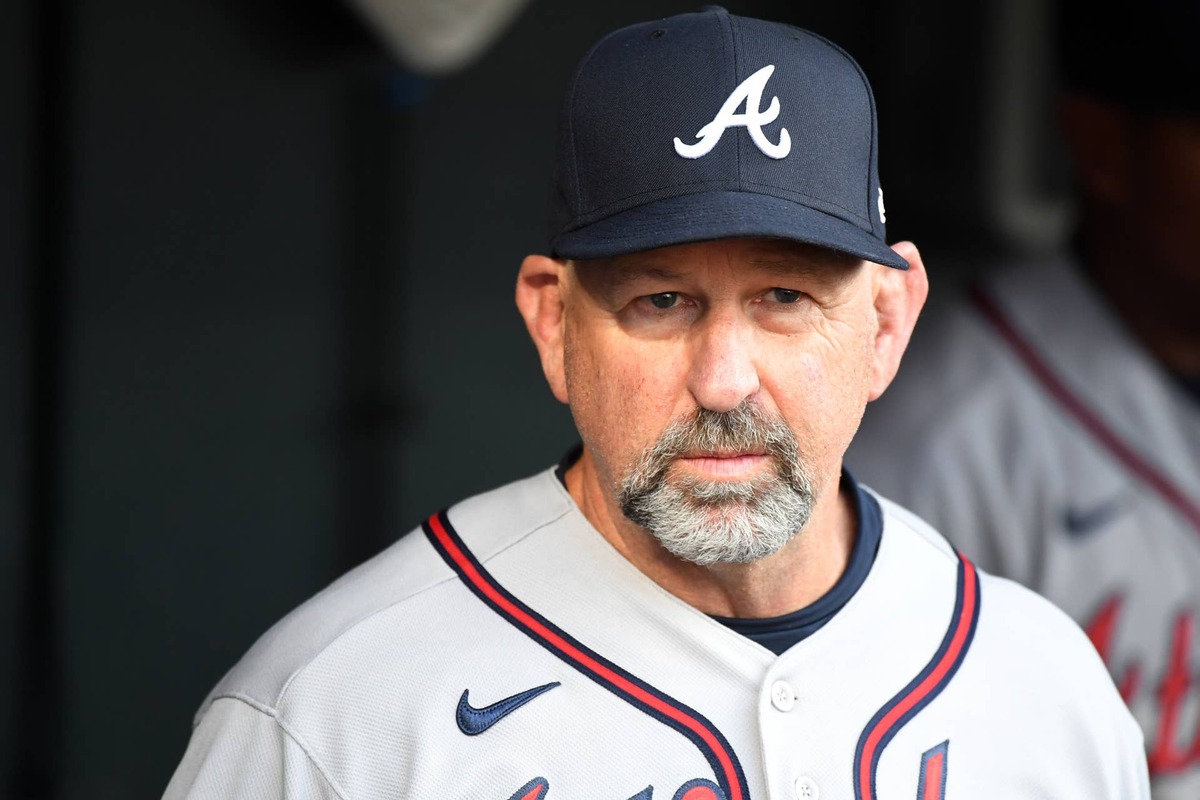  Atlanta Braves manager Walt Weiss (22). © Christopher Hanewinckel-Imagn Images