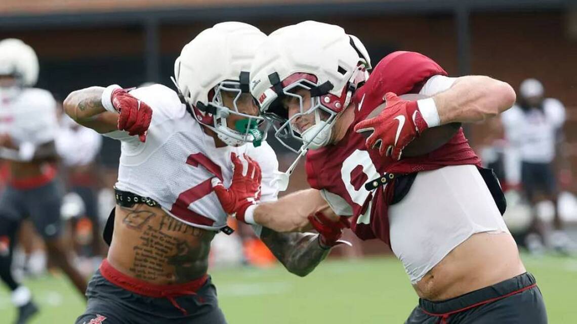 The Alabama Tight End Standing Out as a 'Weapon' at Fall Camp