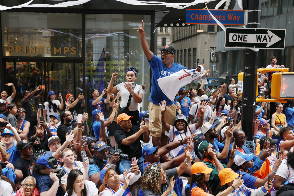 Basketball - NBA - New York Knicks Parade - New York City, New York, U.S. - June 18, 2026 New York Knicks fans celebrate during the parade REUTERS/Shannon Stapleton