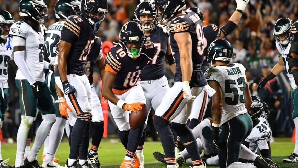 Third-string QB Case Keenum guides Bears to blowout of Eagles 