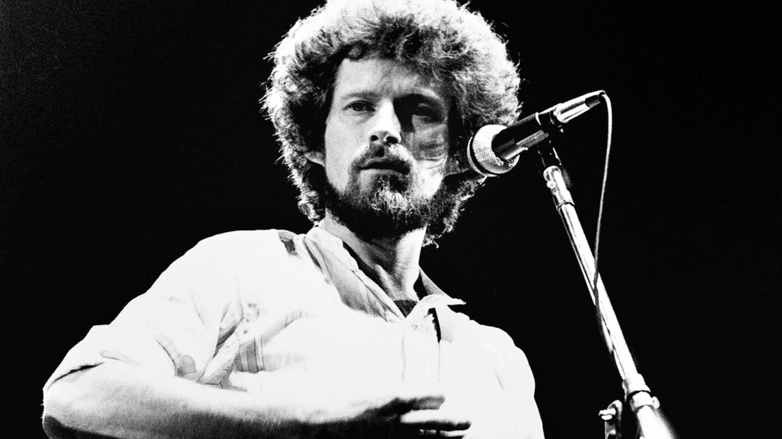 1976 Soft Rock Ballad, Written as a Warning, Remains a Defining Social Anthem 