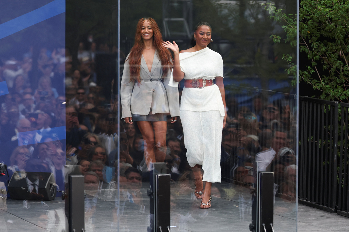 Malia Obama and Sasha Obama attend a dedication ceremony for the opening of the Obama Presidential Center, in Chicago, Illinois, U.S., June 18, 2026. REUTERS/Brendan McDermid