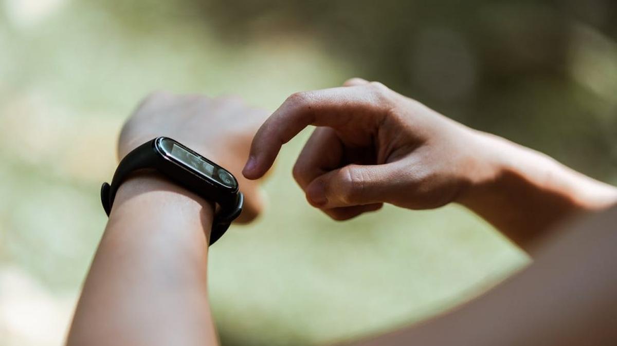 This wristband is not the one used in the study. (Photo by Ketut Subiyanto via Pexels). 