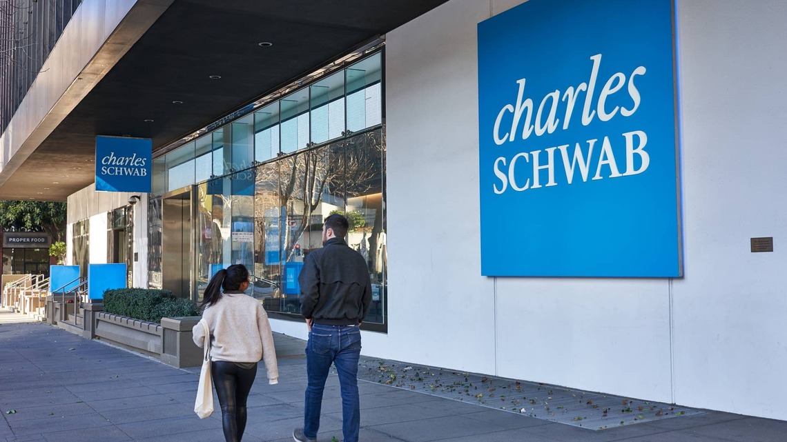 SCHD is closing in on VIG for dividend ETF crown. Which is better for investors? 