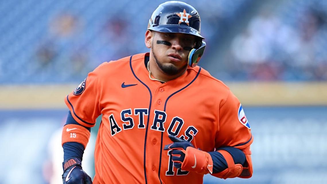  Apr 20, 2026; Cleveland, Ohio, USA; Houston Astros third baseman Isaac Paredes (15) rounds the bases after hitting a home run during the fourth inning against the Cleveland Guardians at Progressive Field. | Ken Blaze-Imagn Images 