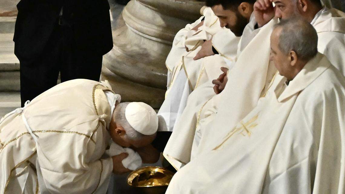 In a Holy Thursday Ritual, Pope Leo Returns to Tradition