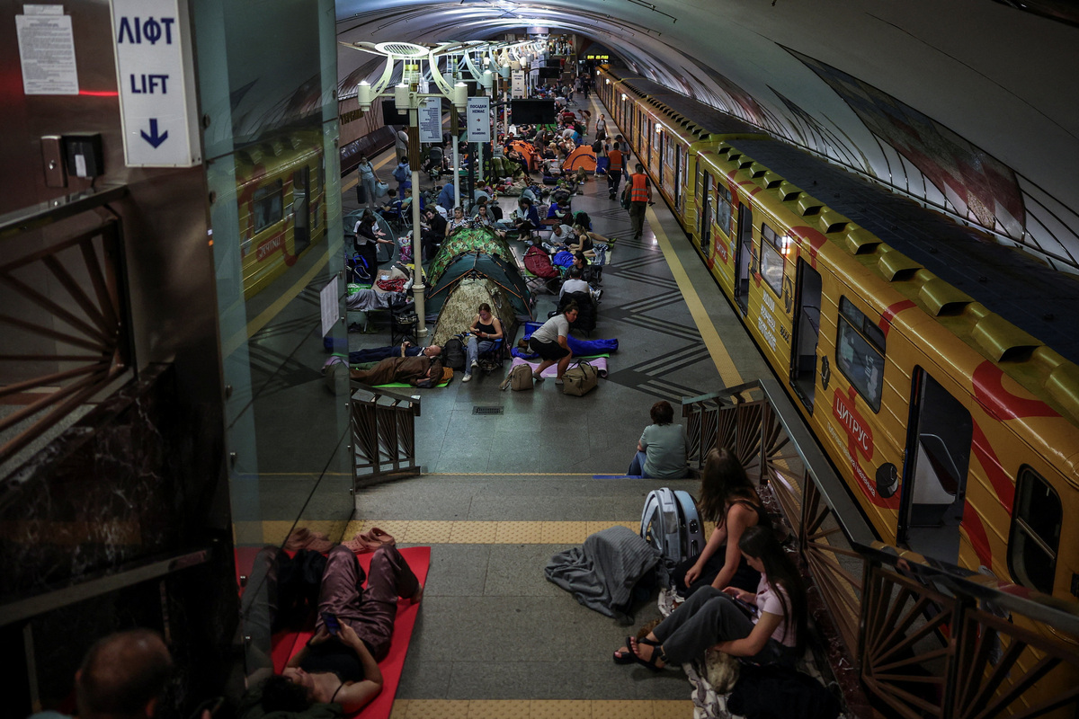 People take shelter inside a metro station during an overnight Russian missile and drone strike, amid Russia's attack on Ukraine, in Kyiv, Ukraine, July 1, 2026. REUTERS/Alina Smutko