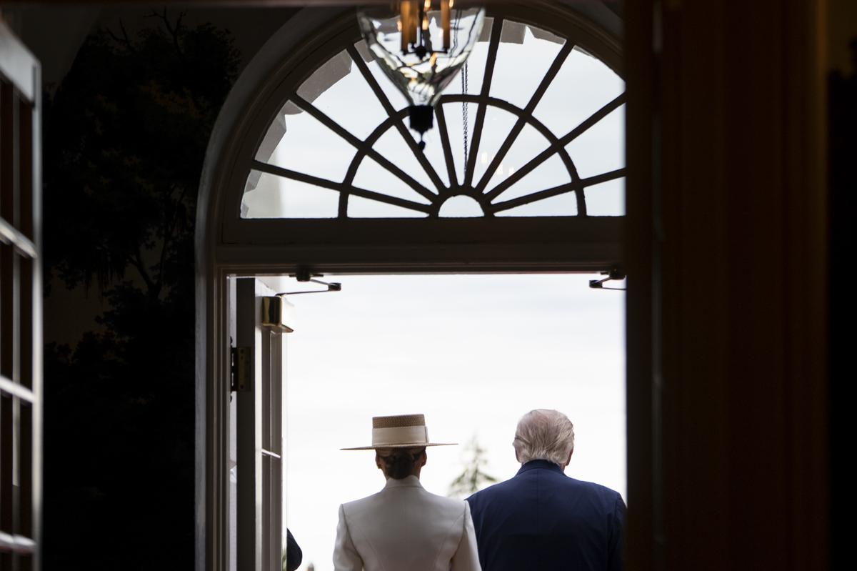 First lady Melania Trump and President Donald Trump walk out to greet King Charles III and Queen Camilla during an arrival ceremony on the South Lawn of the White House in Washington, on Tuesday, April 28, 2026. (Haiyun Jiang/The New York Times)