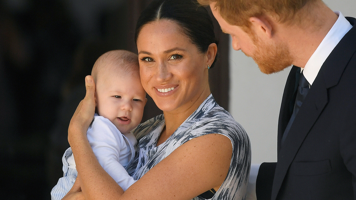 King reunites with his grandchildren but denies Harry and Meghan their photo op 