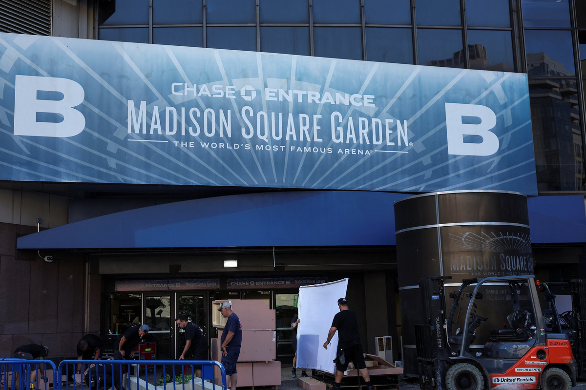 Barriers are set up outside the entrance to Madison Square Garden, the venue for the reported wedding celebrations of singer Taylor Swift and National Football League (NFL) player Travis Kelce, in New York, U.S., July 3, 2026.  REUTERS/Shannon Stapleton