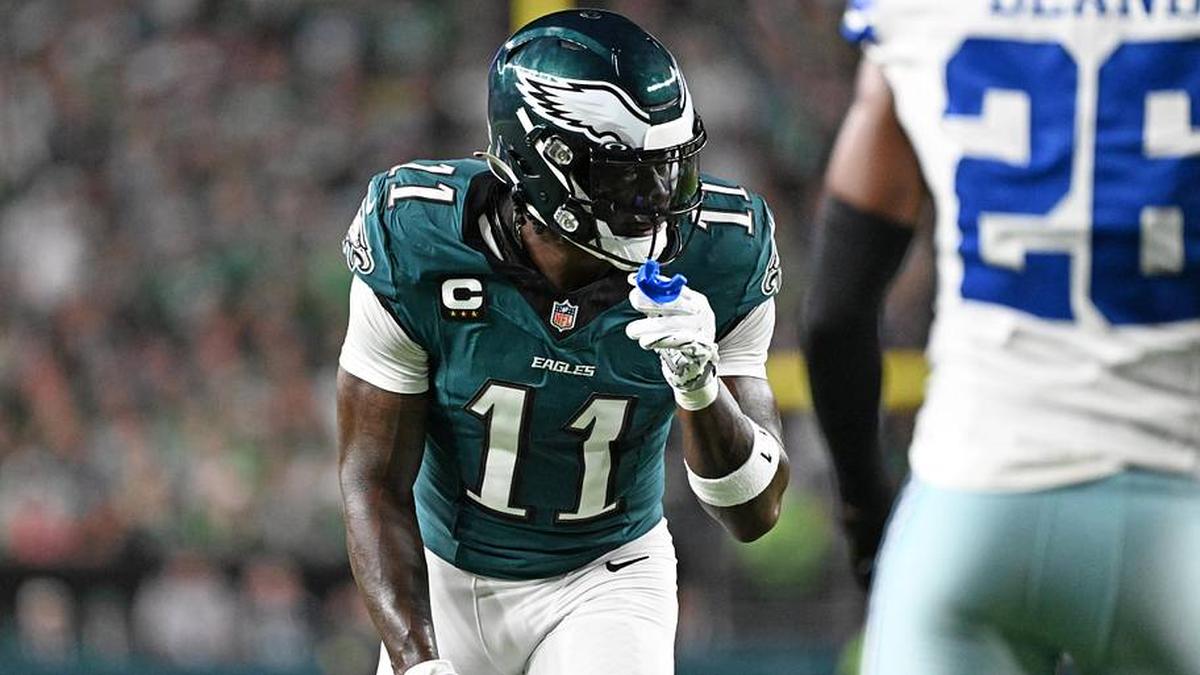  Sep 4, 2025; Philadelphia, Pennsylvania, USA; Philadelphia Eagles wide receiver A.J. Brown (11) against the Dallas Cowboys at Lincoln Financial Field. Mandatory Credit: Eric Hartline-Imagn Images | Eric Hartline-Imagn Images 